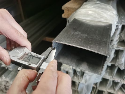 أنبوب زخرفي من الفولاذ المقاوم للصدأ مستطيل A312 مصقول 150 مم