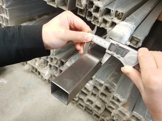 ASTM A479 المصقول المقاوم للصدأ أنبوب مربع مصقول مشرق 0.6mm